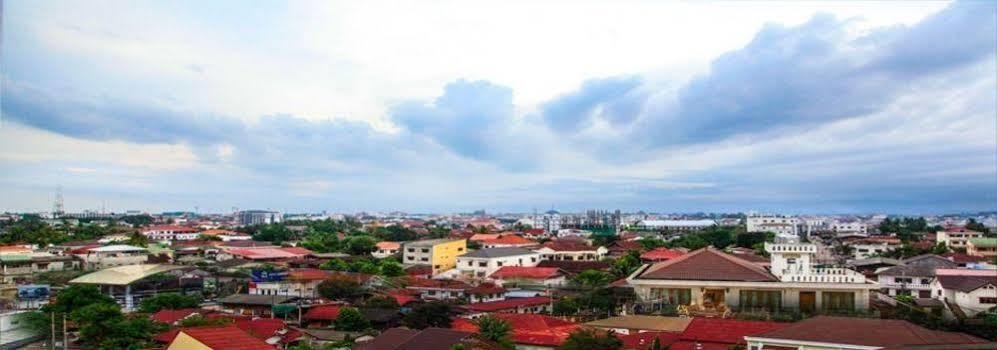 Douangchan Plaza Hotel Vientiane Exterior foto